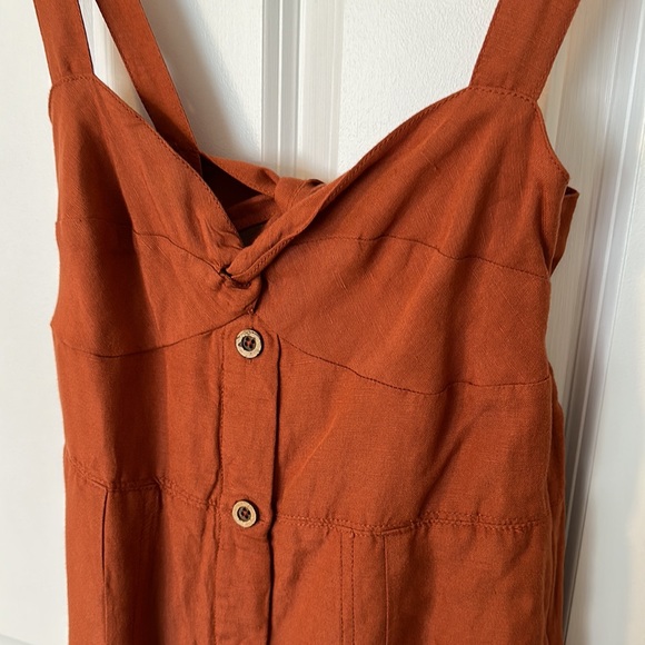Linen dress with pockets & wood buttons - Maeve by Anthropology. Color rust. - Picture 4 of 4